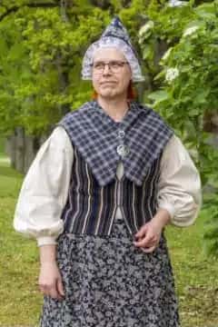 Ruhnu naine, paastuaja rõivad