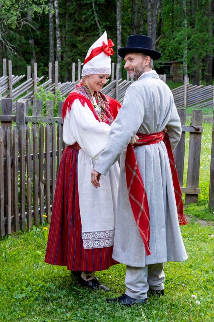 Moonika Roogna with husband wearing Saarde parish national costumes, made by Moonika